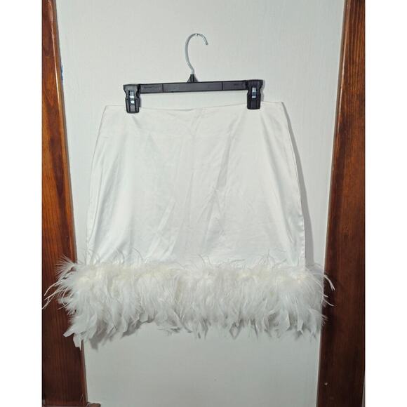 12th Tribe Dresses & Skirts - NWT! 12th Tribe White Satin Feathered Skirt Size Large Lined
